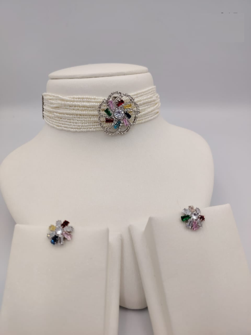 Elegant Pearl Choker Necklace Sets – With Statement Brooch & Earrings
