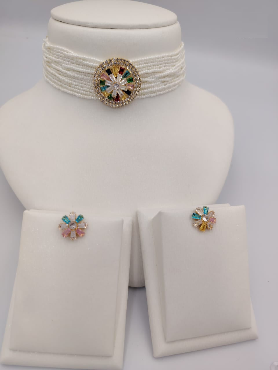 Elegant Pearl Choker Necklace Sets – With Statement Brooch & Earrings