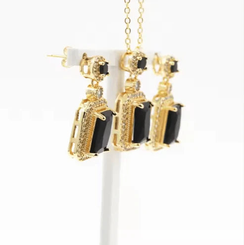 Royal Gemstone Necklace Set – Feel the Elegance of Royalty