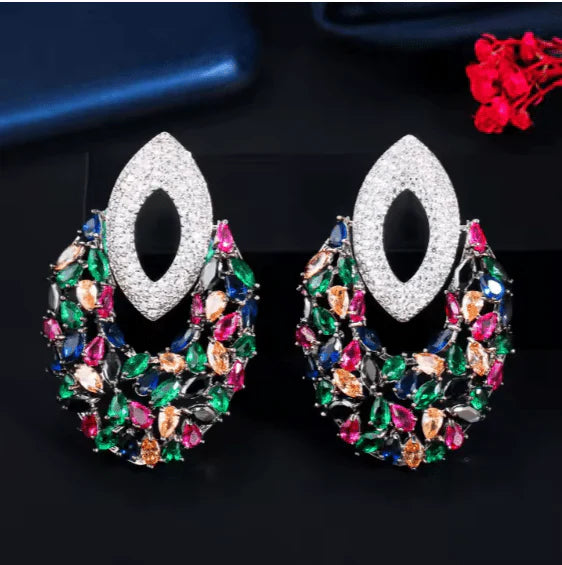 Zirconia Claw Necklace Set – Bold Sparkle with Modern Elegance