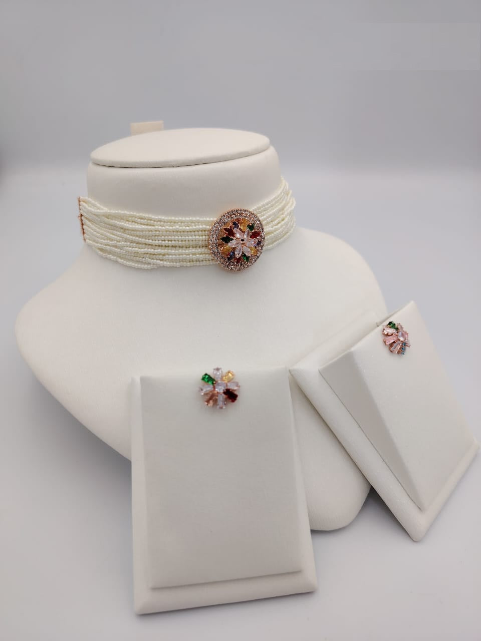 Elegant Pearl Choker Necklace Sets – With Statement Brooch & Earrings